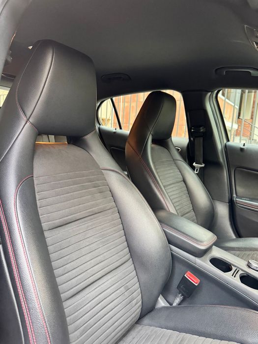 Mercedes-Benz GLA 220 D Pachet AMG