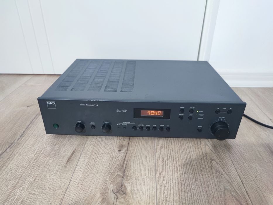 Amplificator NAD 710 amplituner statie