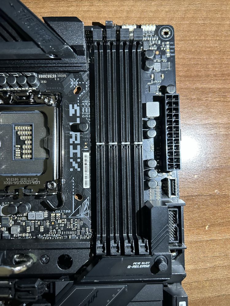 Placa de baza ASUS ROG STRIX Z790-H Gaming WIFI Impecabila
