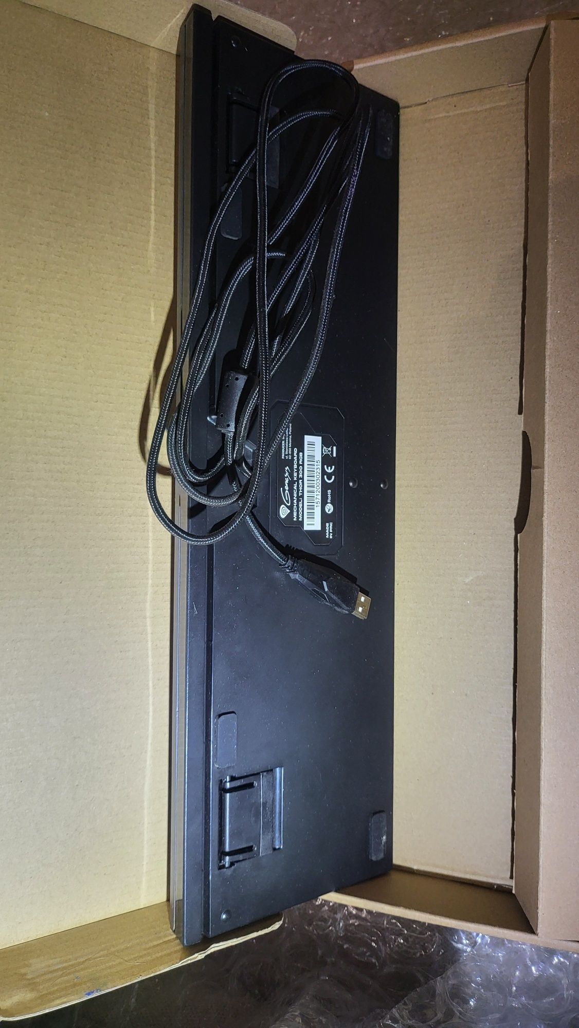 Гейвърска клавиатура Genesis Thor 300 tkl rgb и Genesis Thor 300