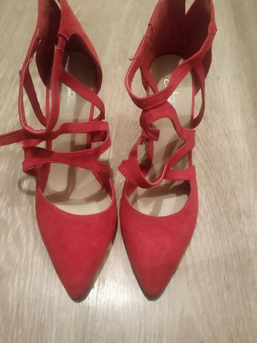 Продавам обувки 39 и 38 номер