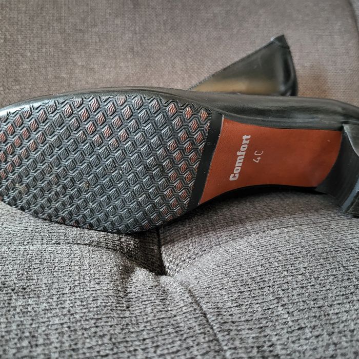 Обувки от естествена кожа на нисък ток 40 номер