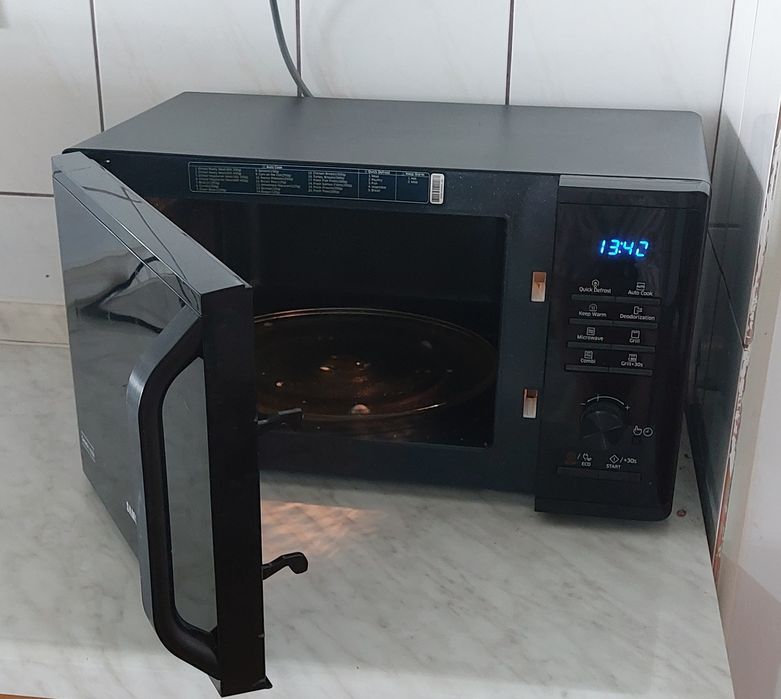 Cuptor cu microunde