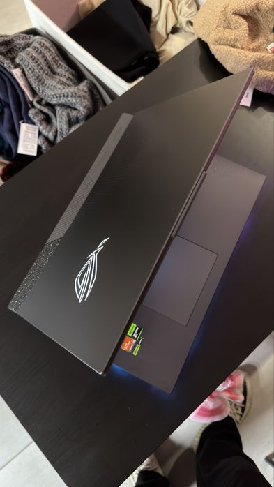 Asus ROG Strix G17 G713PU WQHD 240Hz Ryzen 9 7945HX RTX4050