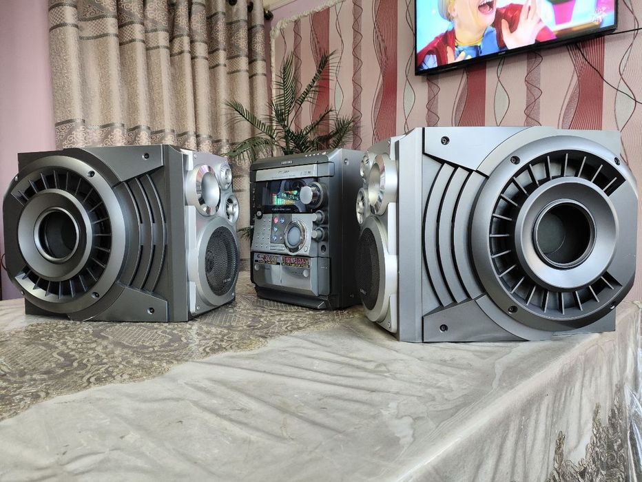 Subwooferli samsung musiqa markazi sotila