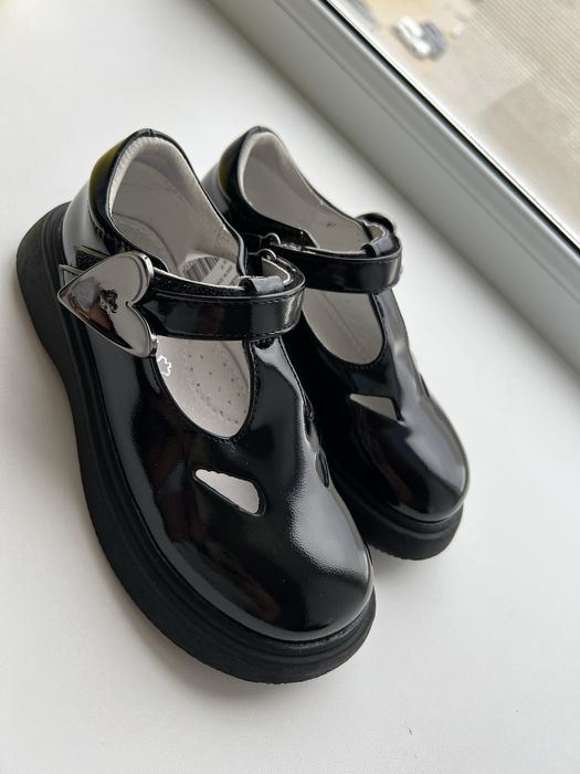 Продам детскую обувь