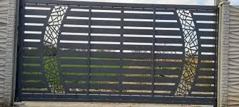 Confecționez gard metal modern