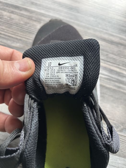 Маратонки Nike номер 37,5