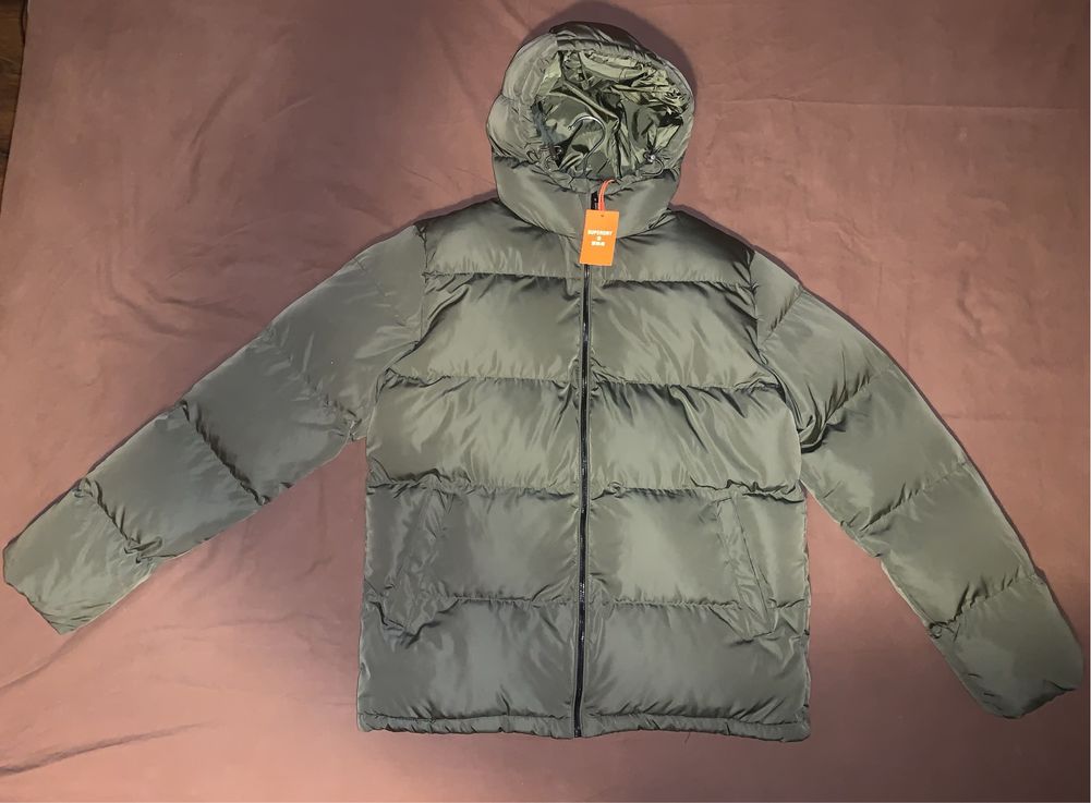 Чисто ново 100% Оригинално мъжко яке SUPERDRY. Размер М.