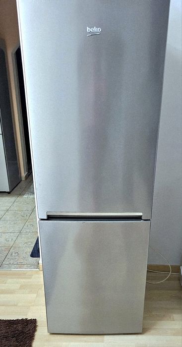 Combina frigorifica Beko NeoFrost 324 L, argintie/gri