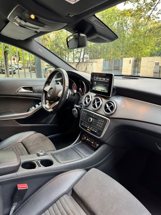 Mercedes-Benz GLA 220 D Pachet AMG