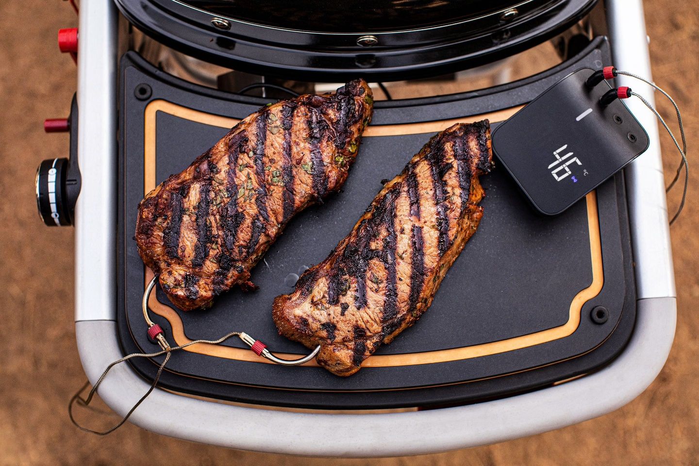 Газово барбекю Газова скара Weber Traveler Black Edition