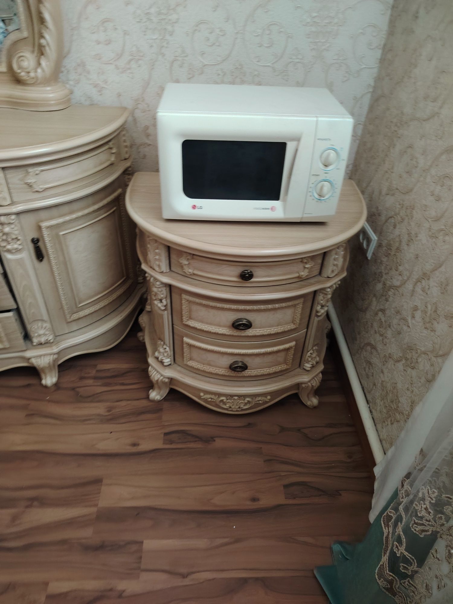 Спальный гарнитур состояние хорошое только матрас надо поменять