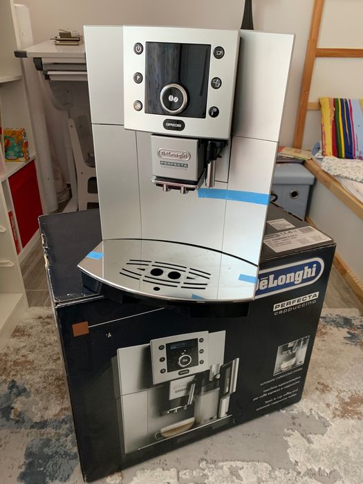 Expressor Automat Delonghi: Perfecta Cappuccino ESAM5500
