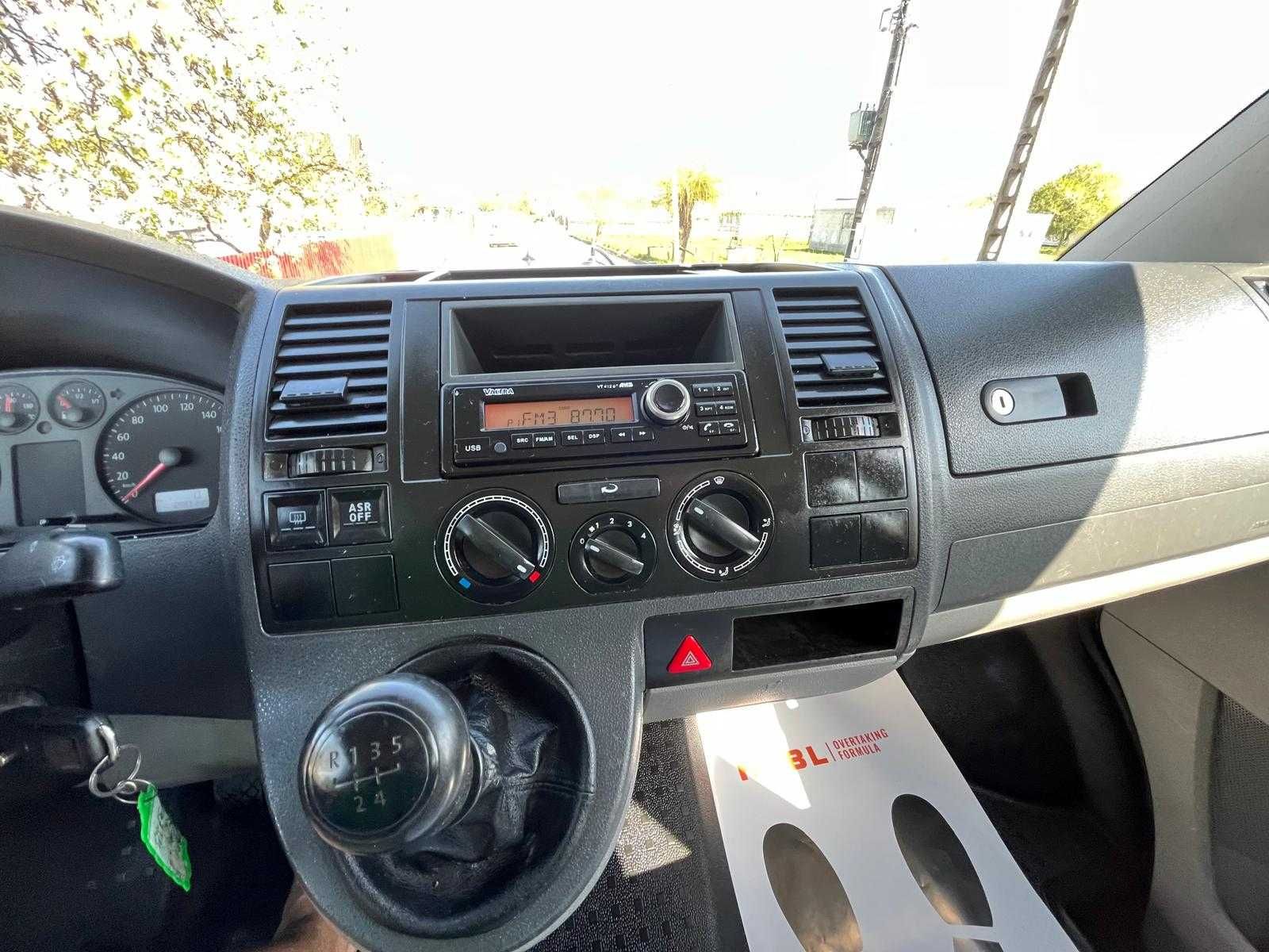 Vand Volkswagen Transporter T5 Doka 1.9 TDI cu 6 locuri si lada  2009