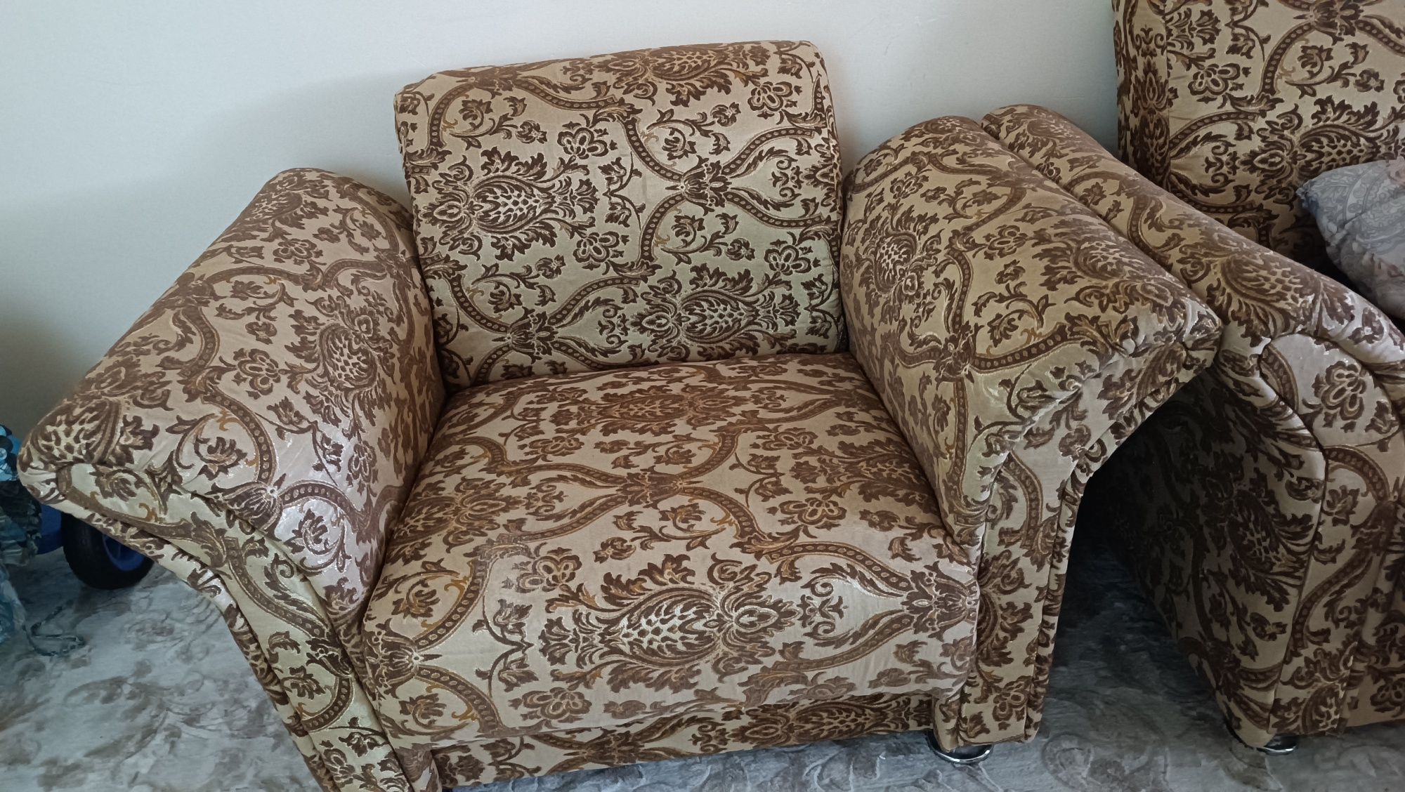 Mebel divan 2 kreslosi bilan