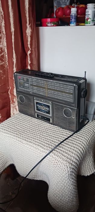 Vind radiocasetofon ITT pt colectionari