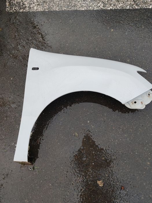 Aripa dreapta față Dacia Logan 2