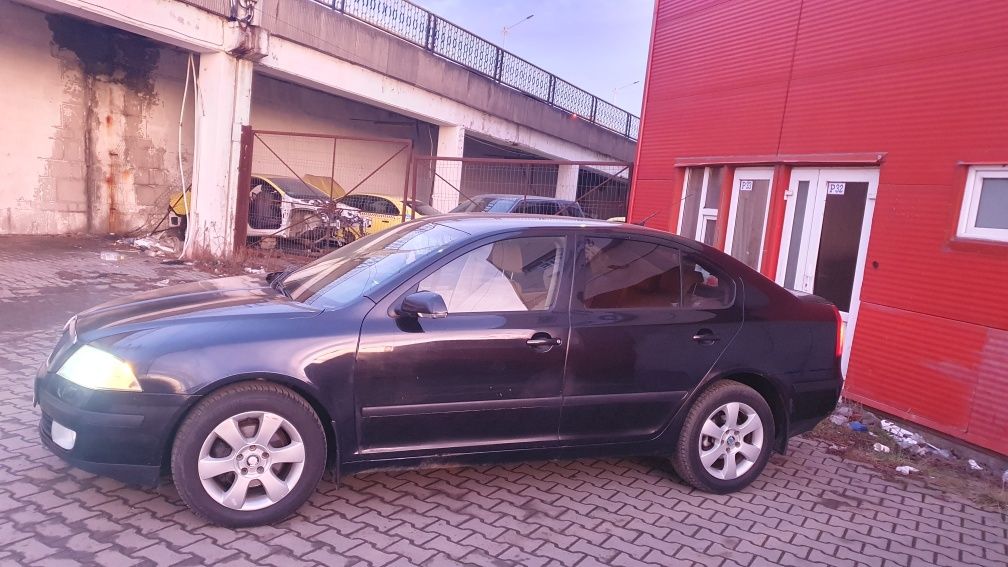 Vând sau schimb Skoda Octavia