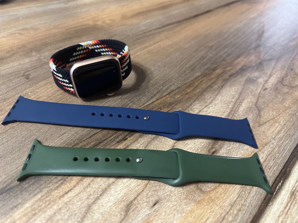 Смарт-часы Apple Watch SE 40 мм золотистый