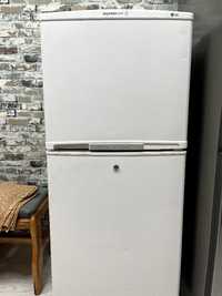 LG холодильник очень хороший состояние