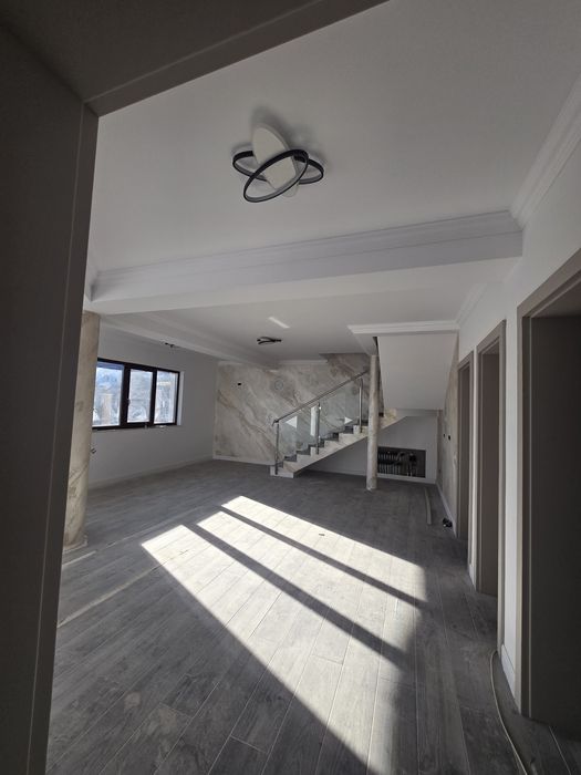 Urgent propietar casa personala Casa rediu cu beci și garaj