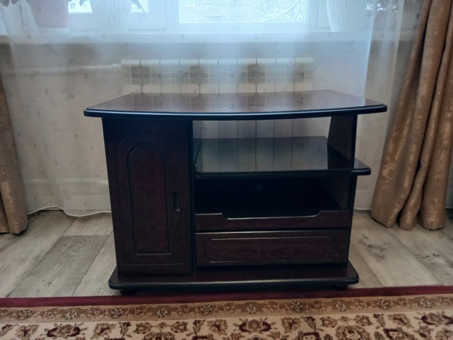 Продам тумбочку под телевизор