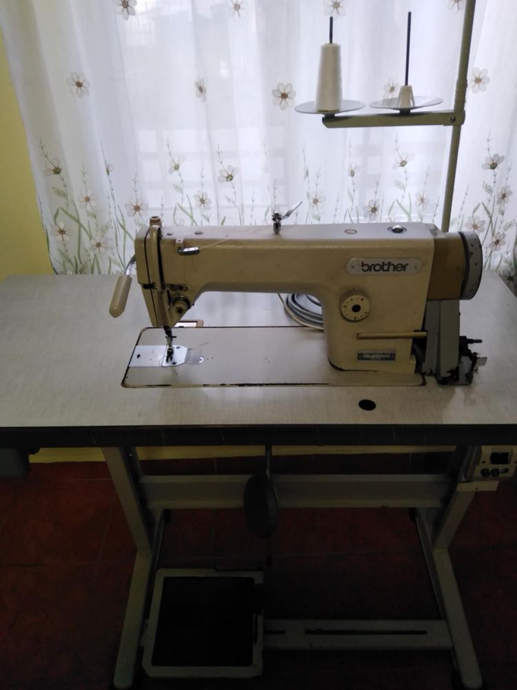Mașină de cusut liniară industrială Brother DB2-B755-3A