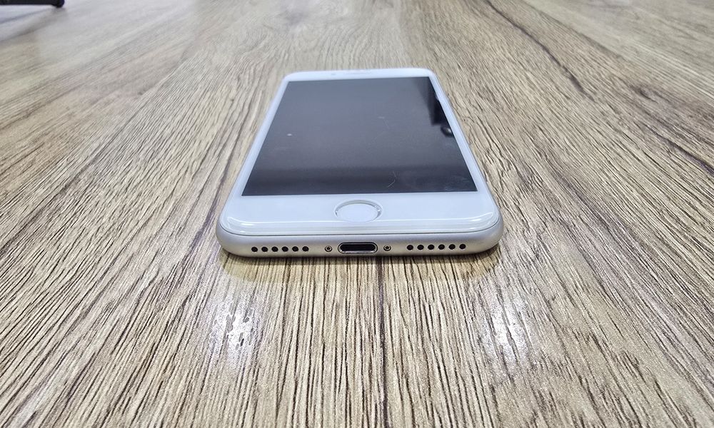 Iphone 8  64gb идиал очилмаган кирилмаган чака чукалари юк