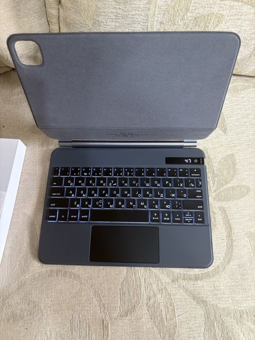 Продам кливиатуру на айпад 10.9