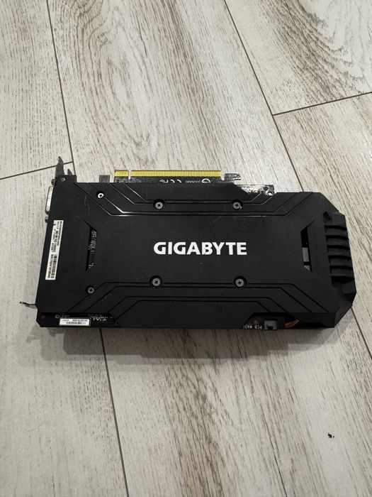 Placa video nvidia gtx 1060 3gb si placa video gigabyte 3gb