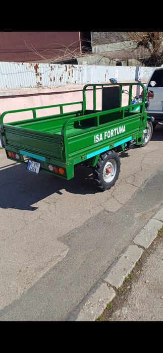 Triciclu pe benzină cargo