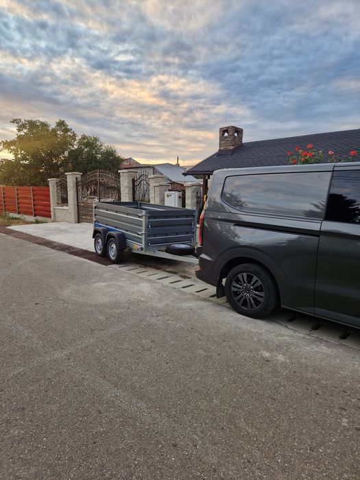 Dubă cu 6 locuri plus remorca de închiriat