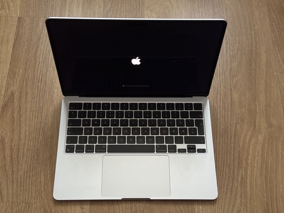 Apple Macbook Air M2 pentru piese sau recarosare
