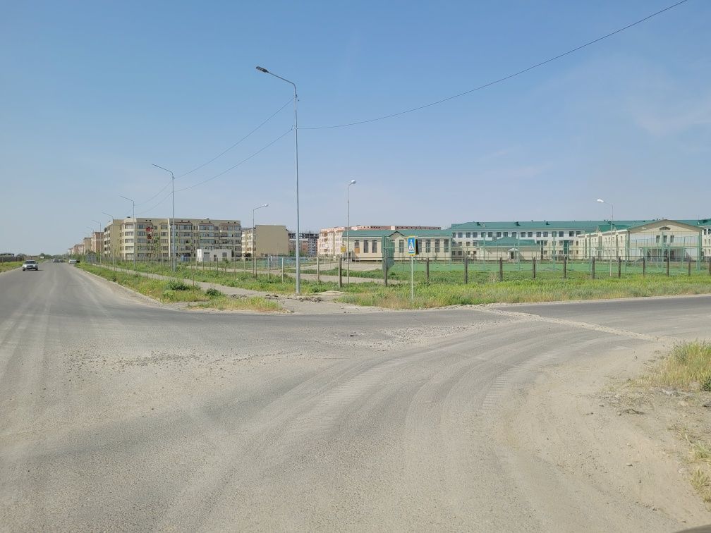 Участок 8 соток, угол 13 мкр. - массива Арай