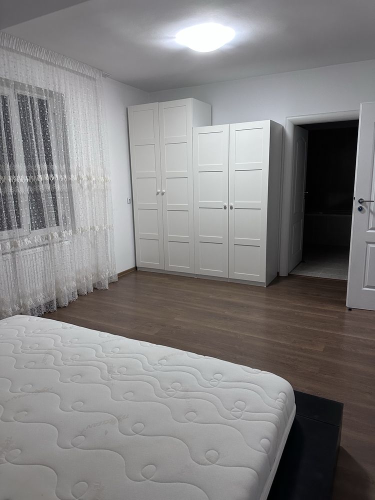 Proprietar Inchiriez vila 4