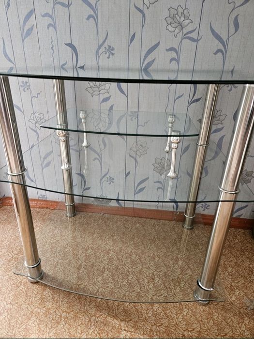 Стеклянная подставка под телевизор, очень качественная в отличном виде