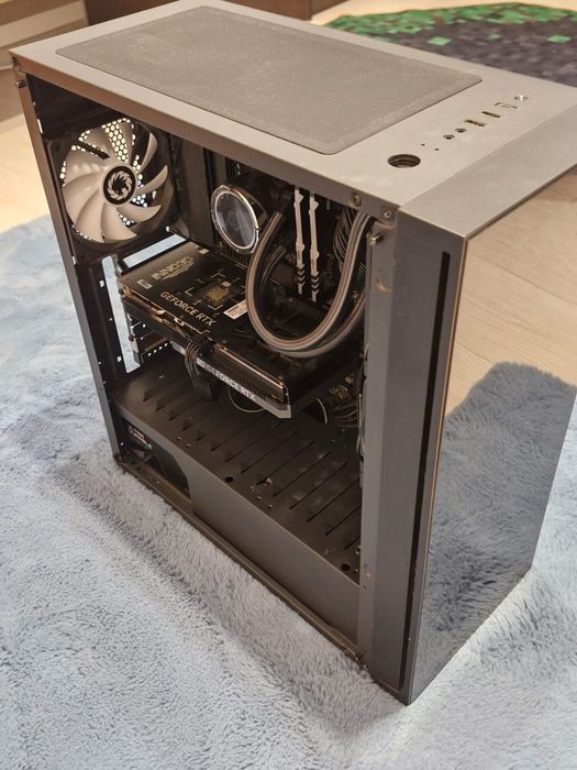 Calculator complet plus monitor, tastatura