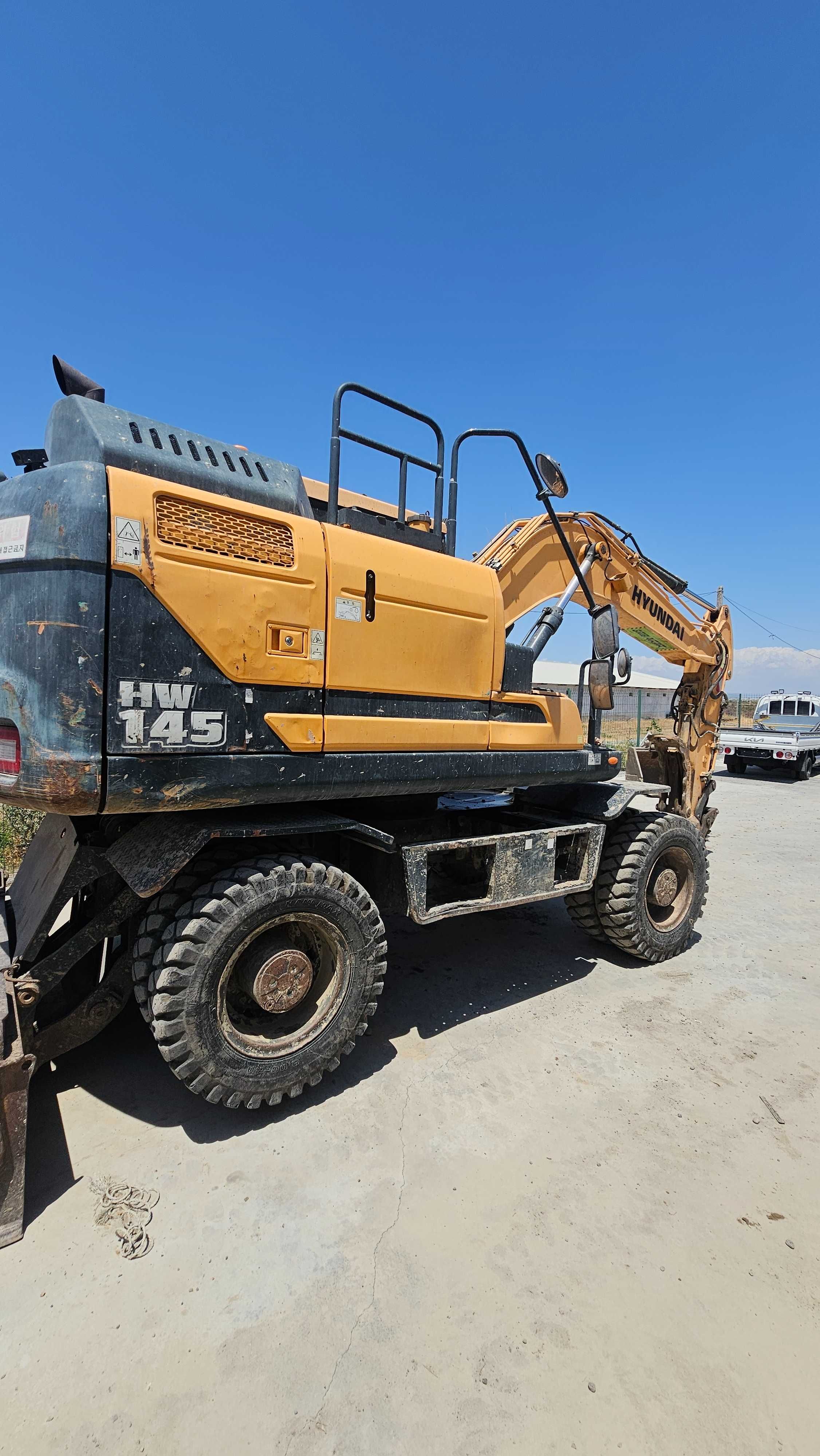 Экскаватор Hyundai HW145 год 2020