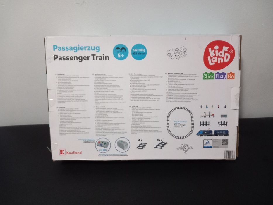 Tren din piese tip lego