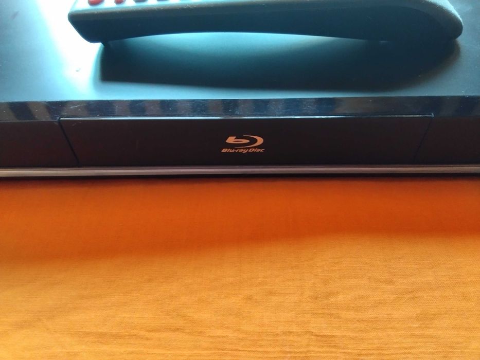 страхотен 3D BLUE RAY USB дивиди плър Самсунг нов внос Германия