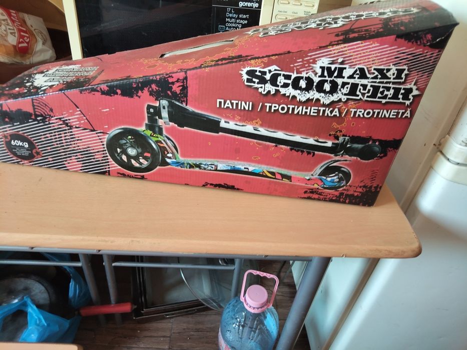 Se vinde 2 trotinete