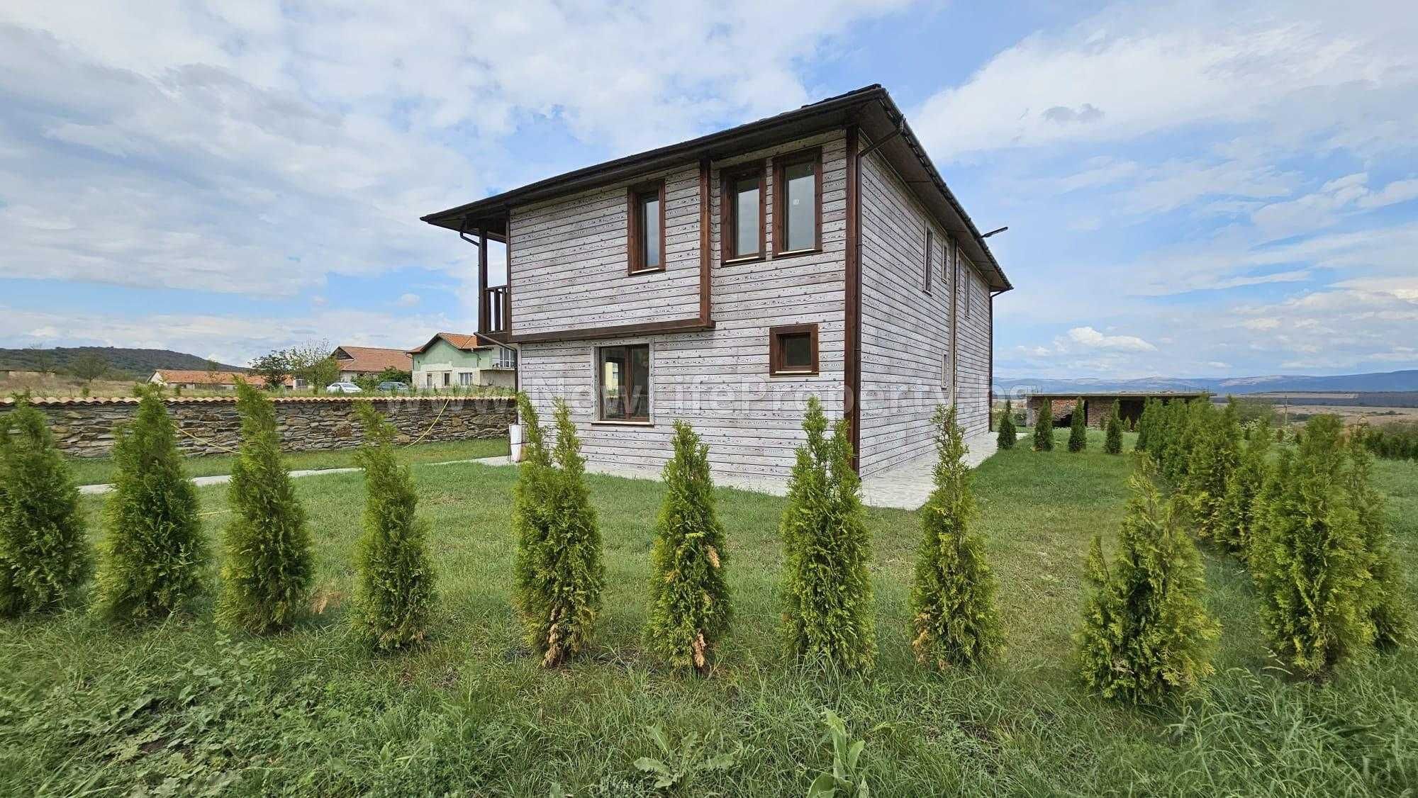 Двуетажен таунхаус в село Медово, област Бургас