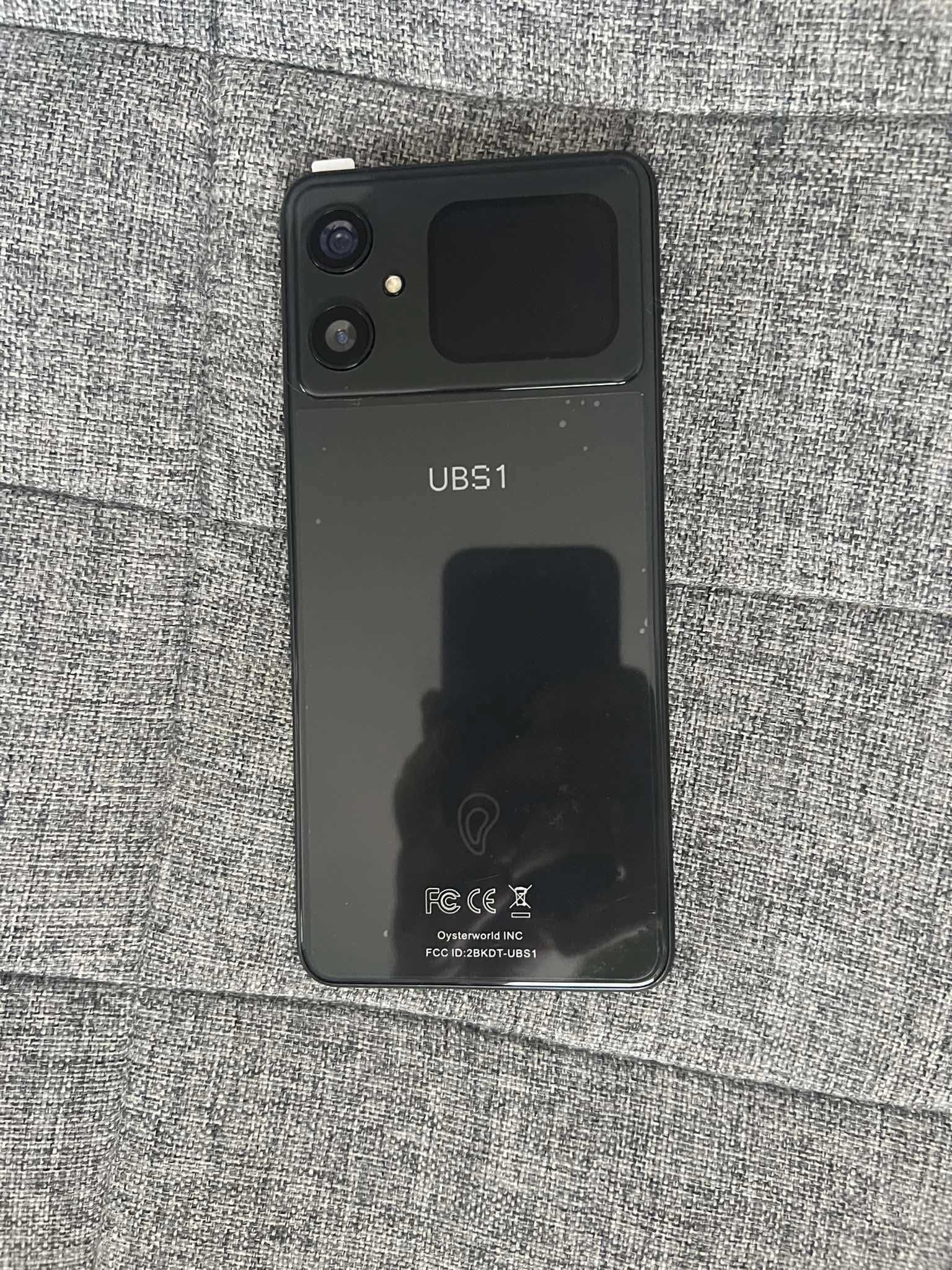 Universal Basic Smartphone - един необикновен телефон