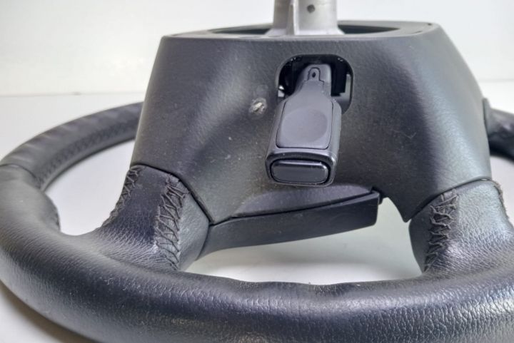 Volan  piele in 4 spite cu comenzi și pilot automat TRW 1555DE Toyot