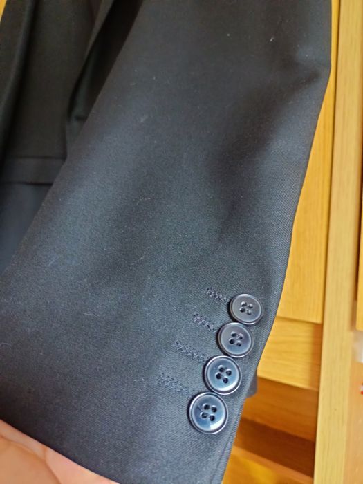 Vând costum pentru bărbați!