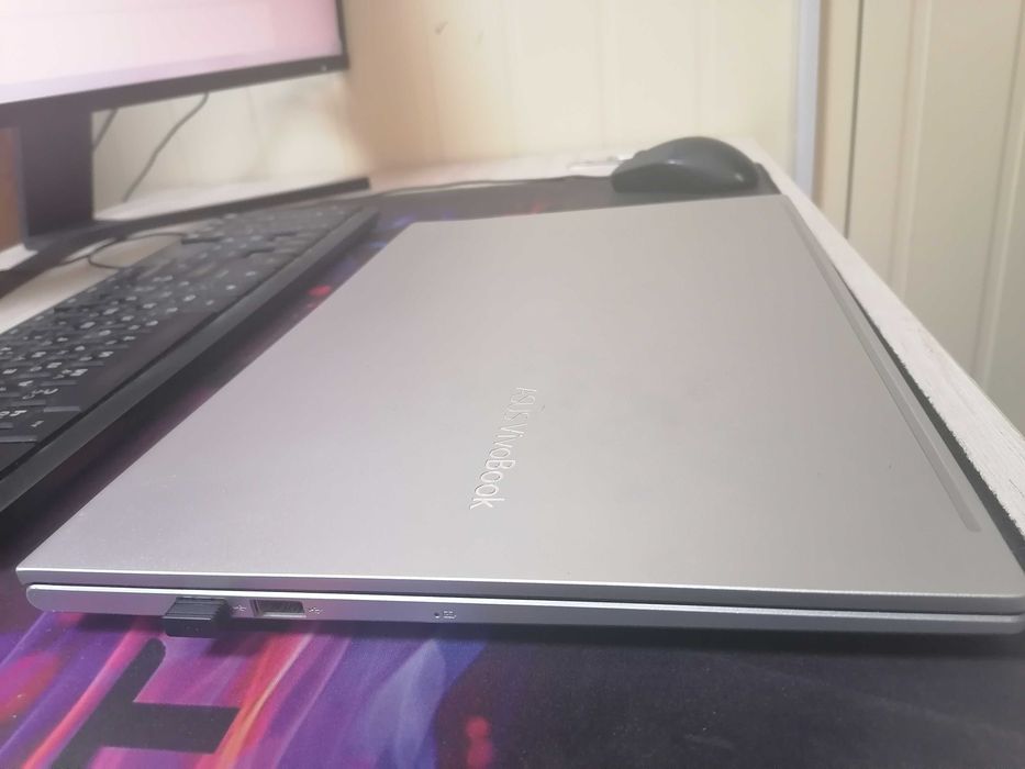 ASUS Vivobook 15 (Intel Core i5, 8 GB RAM, 512 GB SSD)