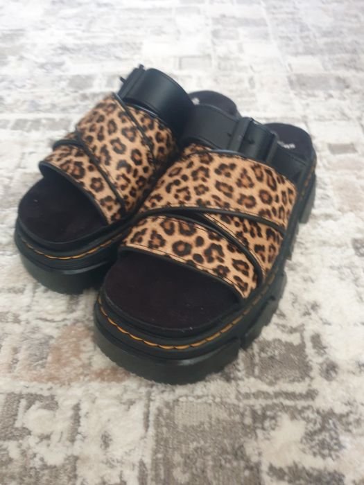 Papuci Dr Martens nou 37 dama piele