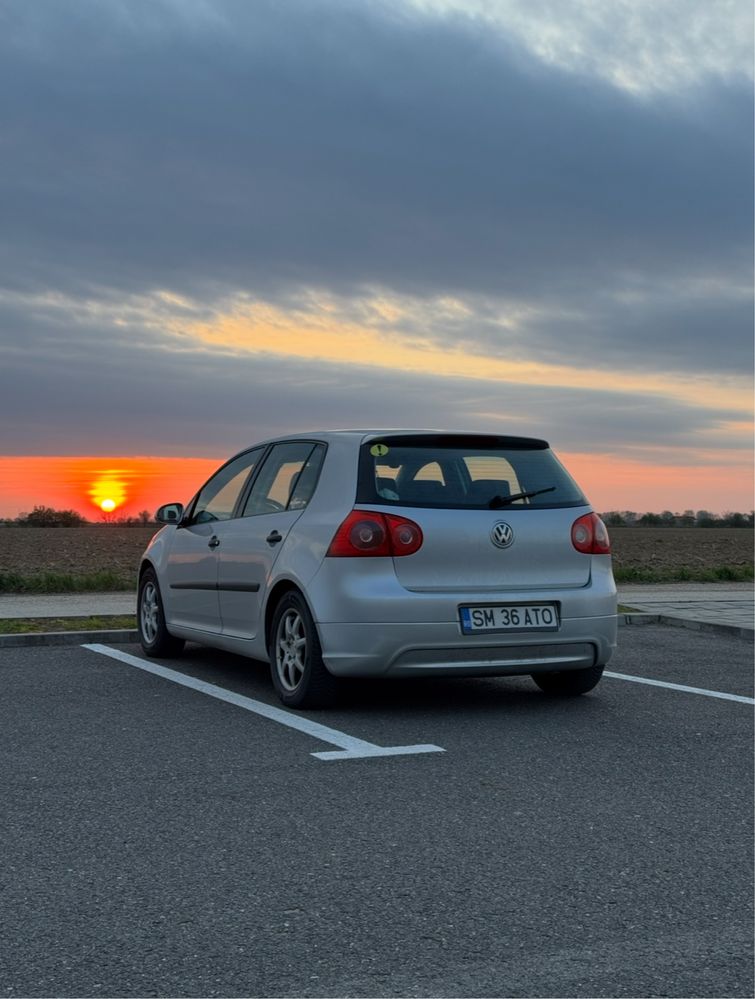 Vand Golf 5 1.6 benzina