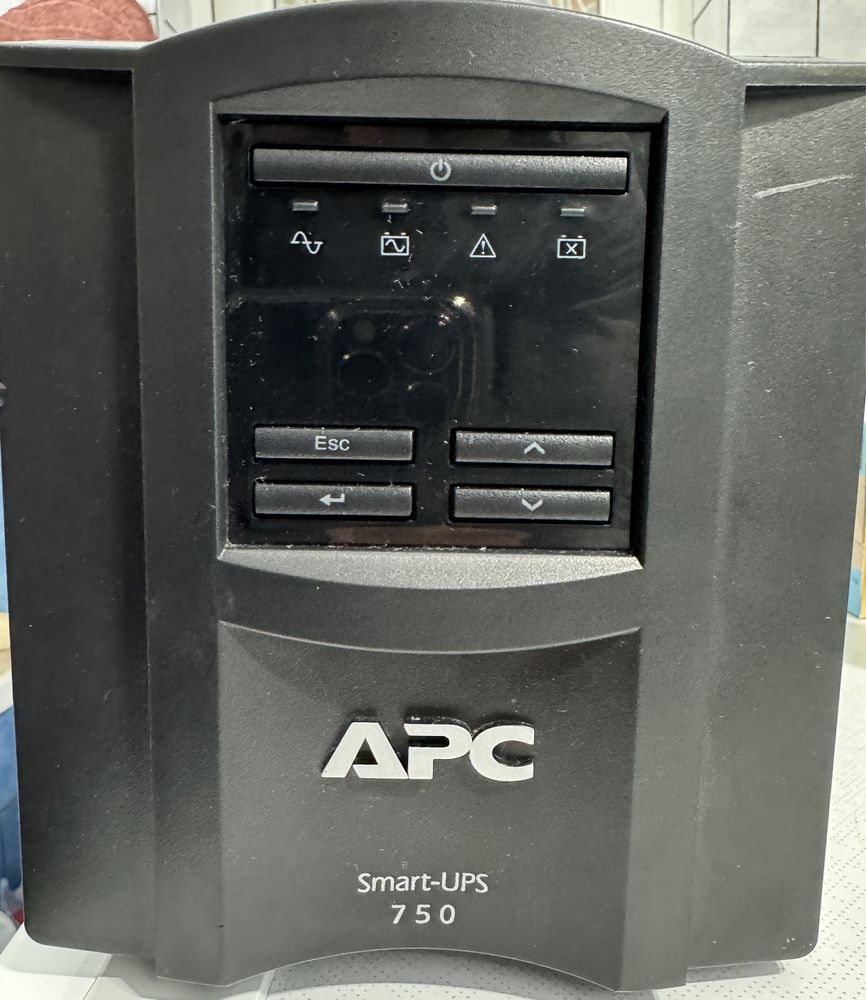 UPS APC Smart 750VA/500W